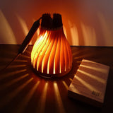 la petite lampe à poser, de chevet, volupte S. chêne intérieur orange
